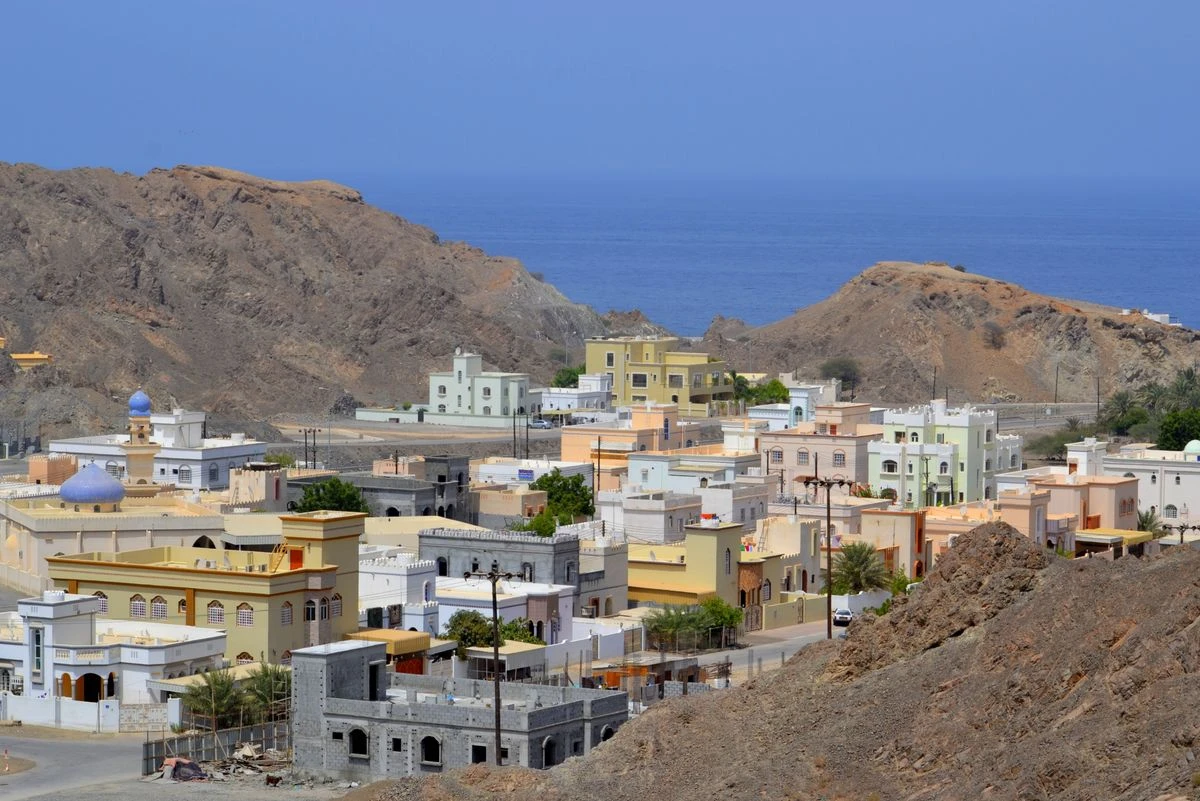 Muscat Cracks Down on Bachelor Housing in Residential Areas
