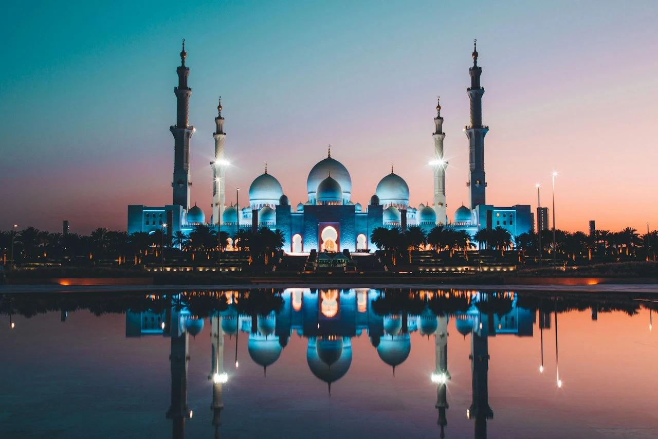 Sheikh Zayed Grand Mosque Announces New Entry Fees for Sightseeing Visitors