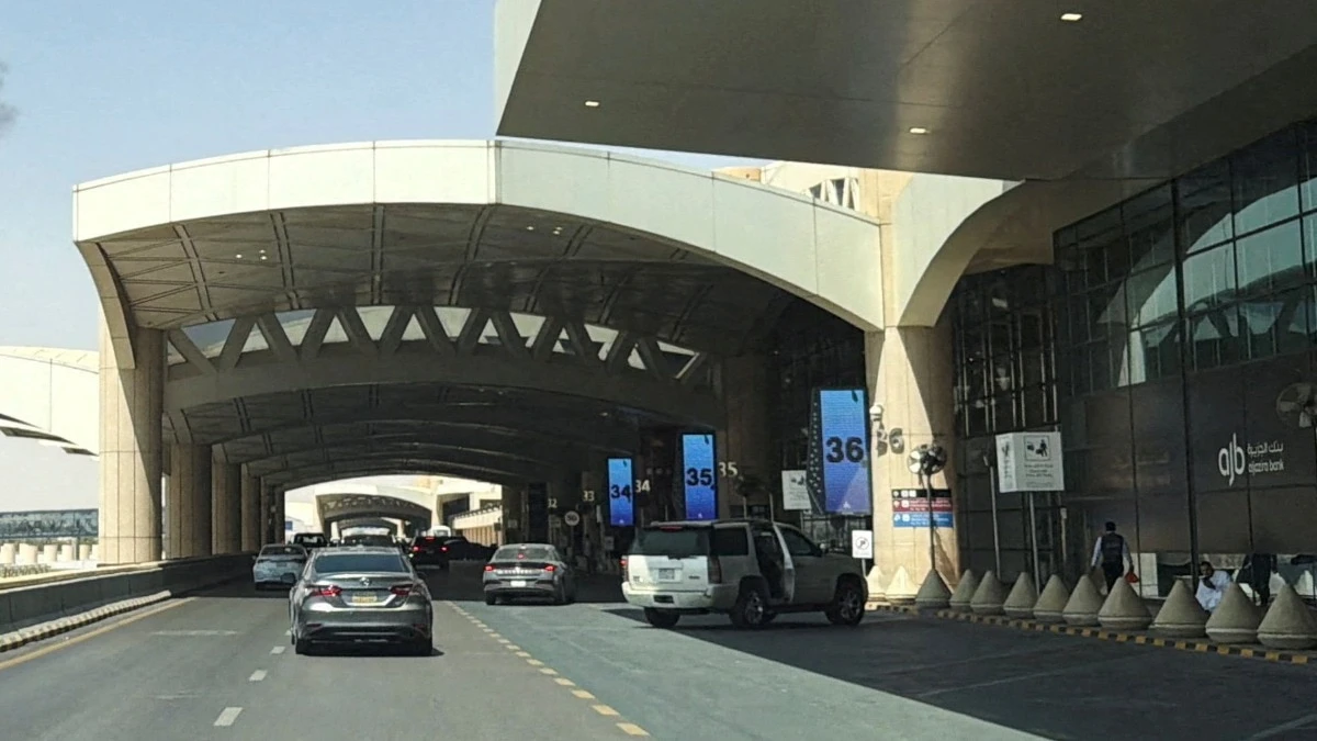 Houthi Missile Strikes Hit Riyadh Airport, Sparking Regional Chaos