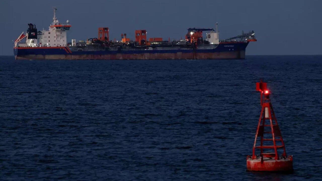 Six Indians Dead as Gulf Conflict Strands Thousands of Seafarers