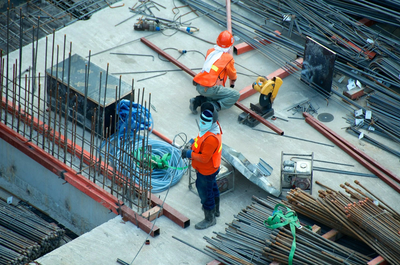 Oman Labor Crackdown: 17,577 Violations Uncovered in Six Months
