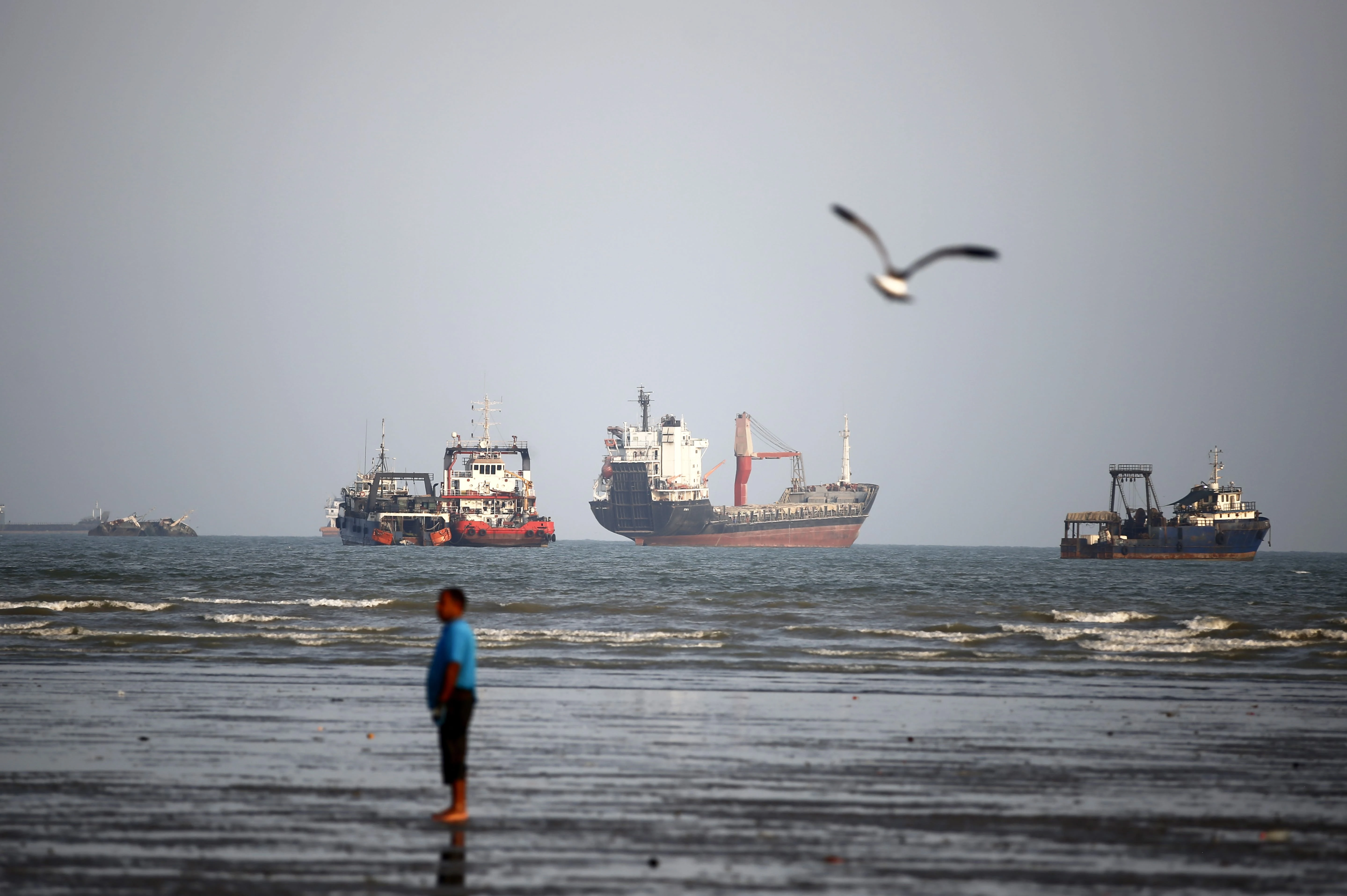 Urgent: Gulf Tensions Spike After Ship Attacks And Pipeline Strike