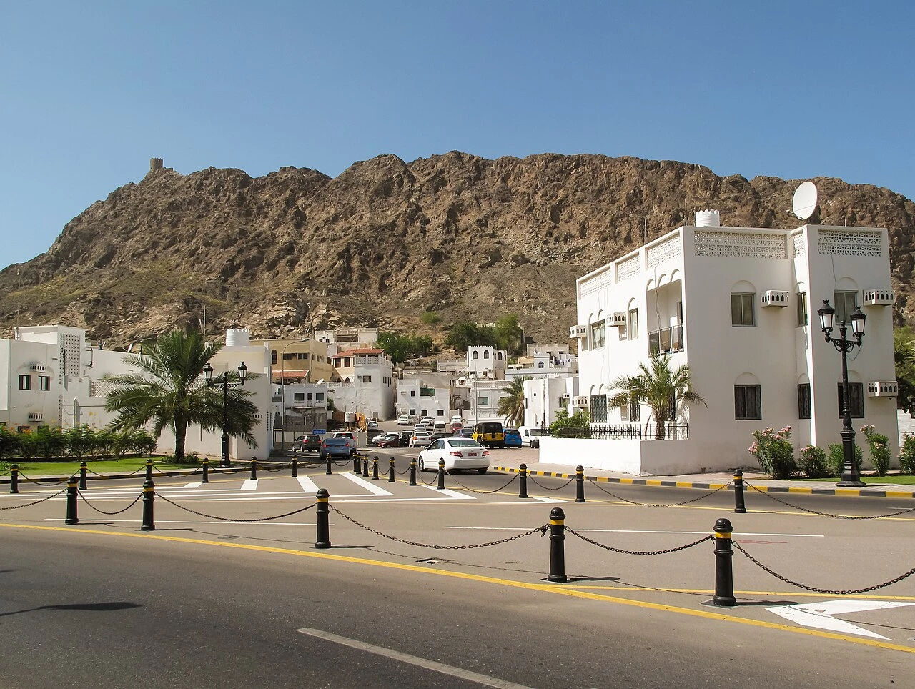 Oman Expat Income Hits RO 717 As Housing Costs Surge